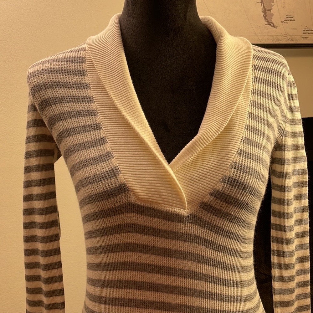 Long sleeve gray and white colored striped shirt. - Picture 3 of 16